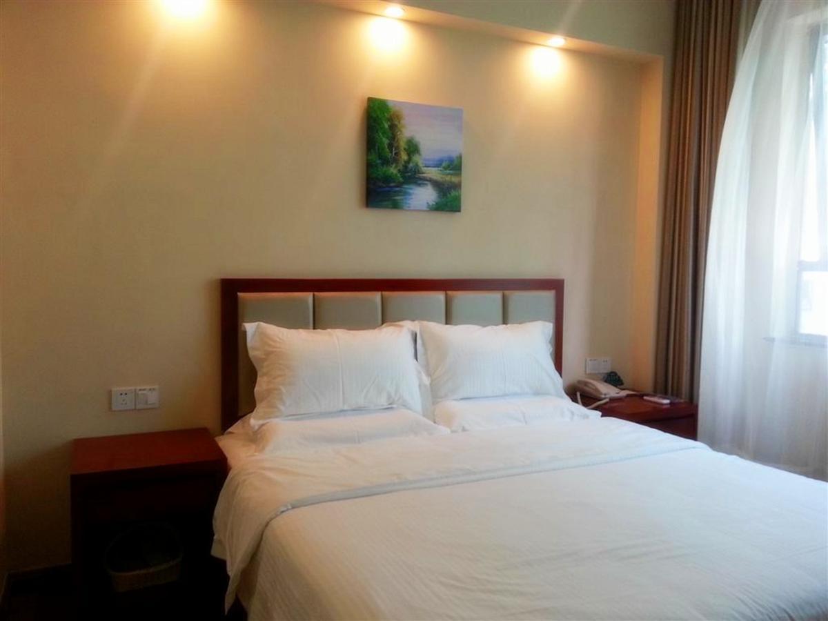 Greentree Inn Shanghai Expo Site South Yanggao Road Subway Station Express Hotel Exterior photo