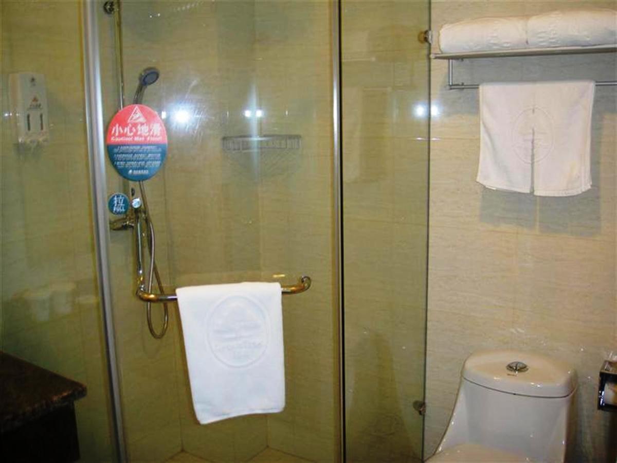 Greentree Inn Shanghai Expo Site South Yanggao Road Subway Station Express Hotel Exterior photo